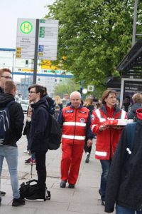 DRK verteilt Kaffee zum Weltrotkreuztag