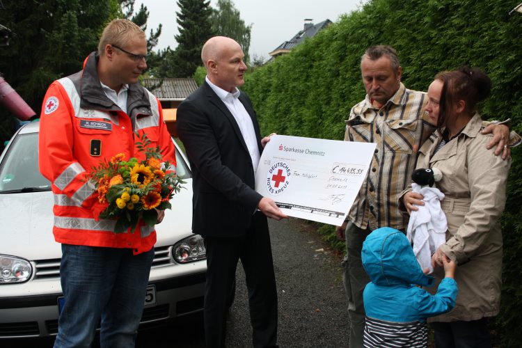 Übergabe Spende an Familie