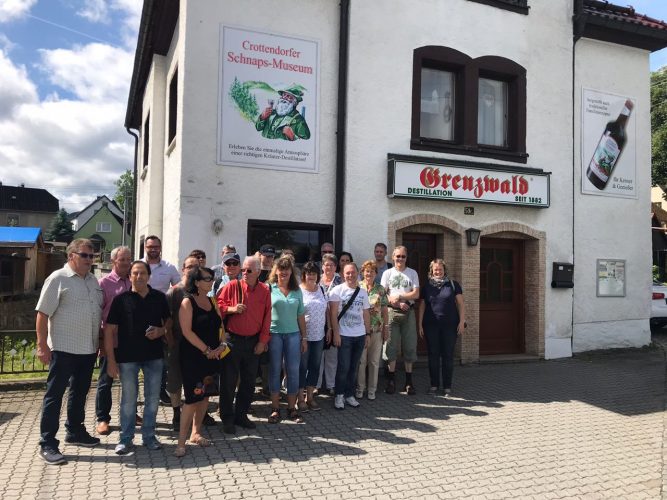 Gruppenbild vor Crottendorfer Schnaps Museum