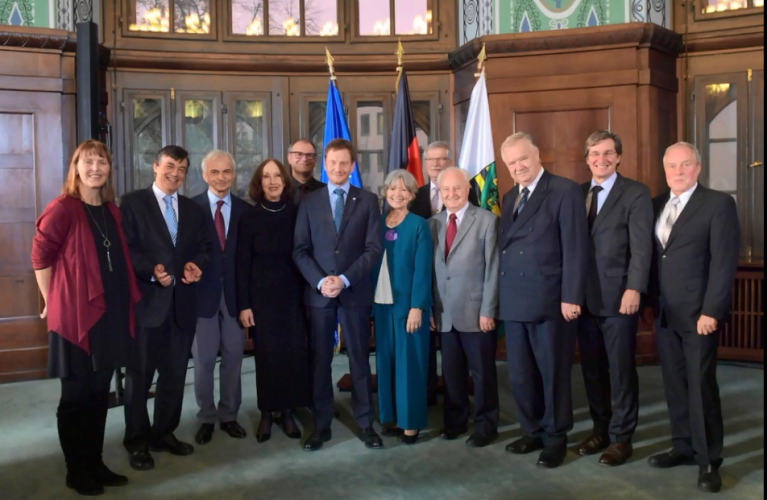 Gruppenbild mit Sachsens Ministerpräsident Michael Kretschmer