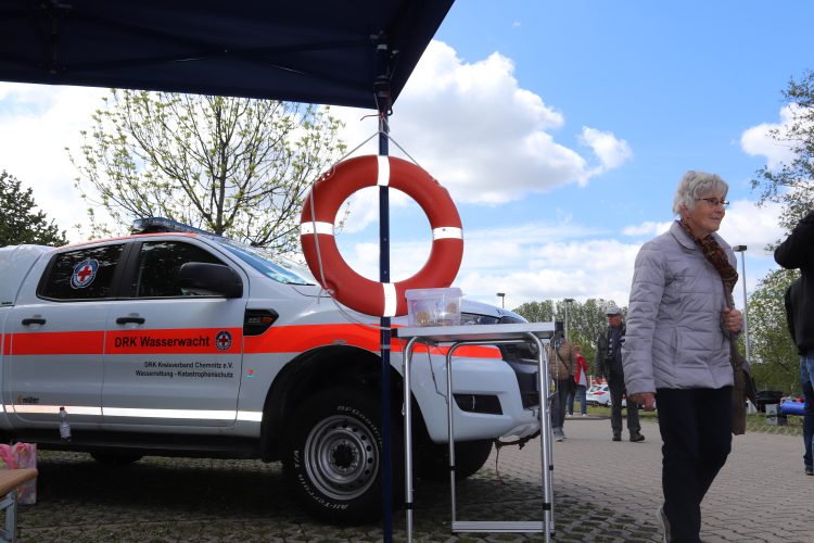 DRK Wasserwacht Fahrzeug